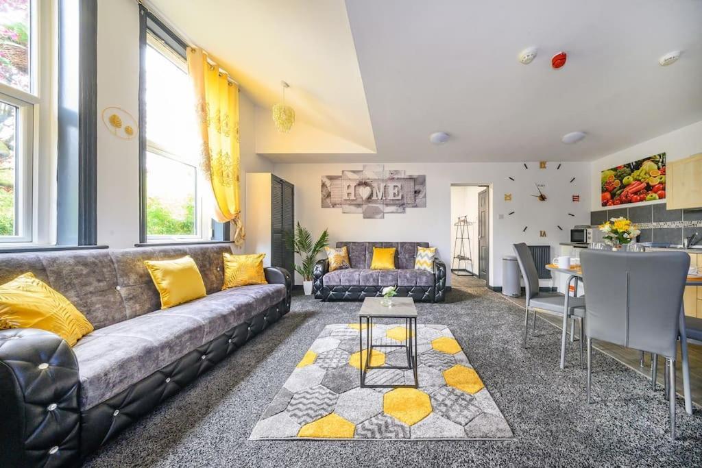 -F5Gh- For Relaxed & Cosy Stay, Free Parking, Wifi Лидс Экстерьер фото