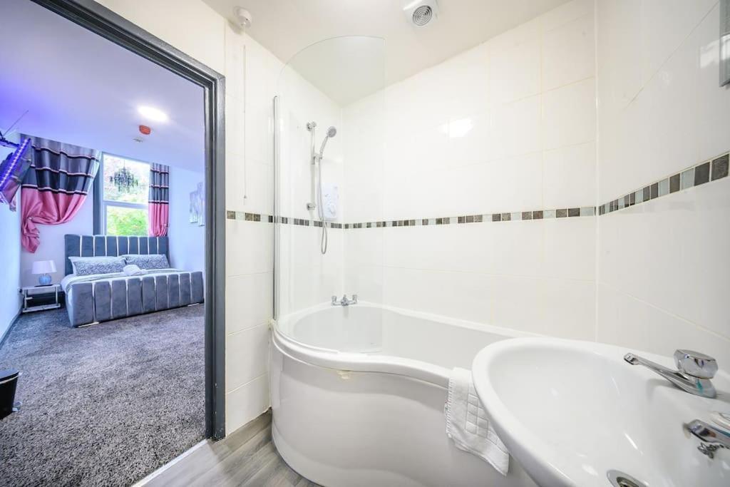 -F5Gh- For Relaxed & Cosy Stay, Free Parking, Wifi Лидс Экстерьер фото